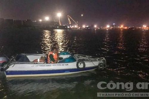 Lật xuồng trên sông Đồng Nai, 2 người được cứu, 1 người mất tích