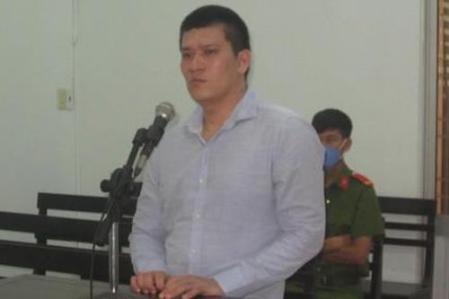 Đi tù 13 năm vì dùng dao 'năn nỉ' vợ hàn gắn tình cảm