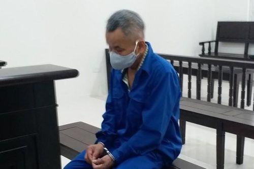 Vết bẩn trên bụng bé gái tố cáo gã thợ sơn… 'bệnh hoạn'