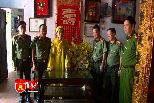 CATP Hà Nội chúc mừng lễ Phật đản Đại lão Hòa thượng Thích Phổ Tuệ