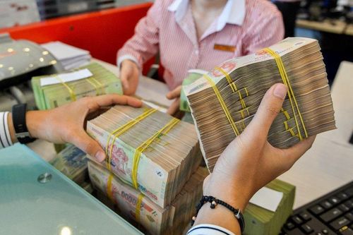 Vì sao ngân hàng không hạ chuẩn cho vay khi doanh nghiệp khó khăn?