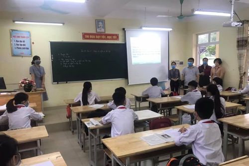 Huyện Gia Lâm trang bị gần 400 máy đo thân nhiệt tại các trường học