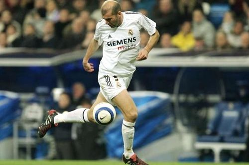 Đội hình tiêu biểu toàn đồng đội cũ của Zidane gồm những ai?
