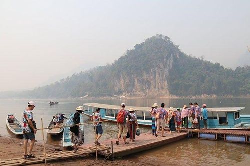 Lào dần mở lại các dịch vụ du lịch