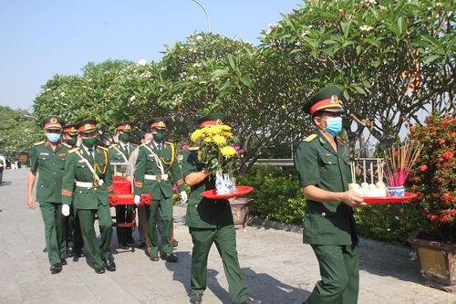 Tiếp nhận và an táng hài cốt liệt sĩ là quân tình nguyện, chuyên gia Việt Nam hy sinh tại Lào