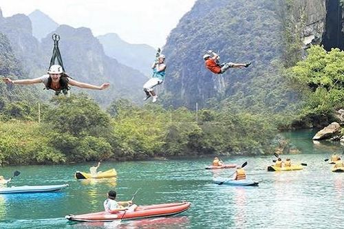 Hàng chục nghìn lượt khách du lịch đến Quảng Bình trong dịp lễ 30/4 và 1/5