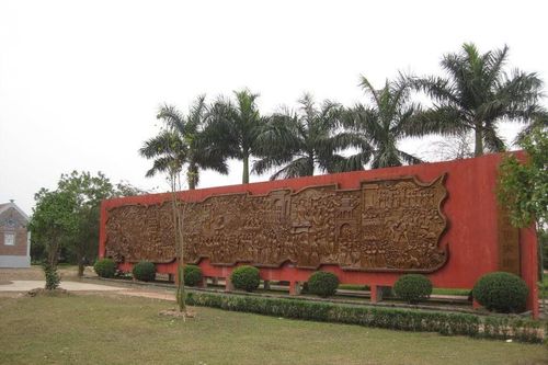 Bí ẩn giai thoại xoay mộ của cụ Trạng Trình