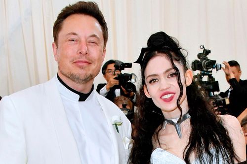 Elon Musk chia sẻ ảnh con trai đầu lòng với ca sĩ Crimes