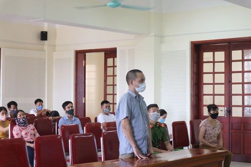 Gã thợ mộc vào tù vì 'siết nợ' bạn bằng ma túy