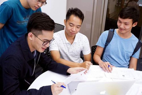 Tiến sĩ 9X bảo vệ luận án online