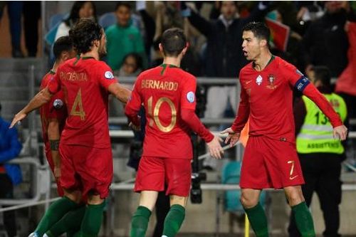 Ronaldo bỏ tiền túi giúp đỡ các đồng nghiệp gặp khó khăn