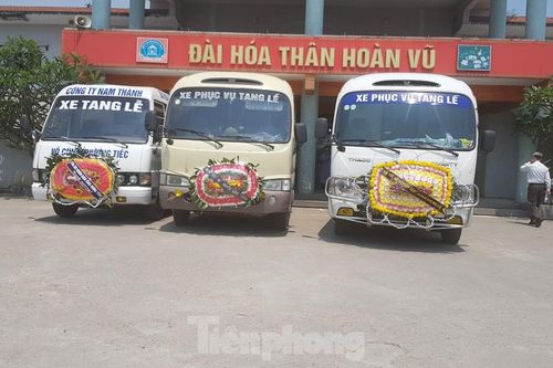 Bắt khẩn cấp 3 đối tượng 'ăn chặn cả người chết' tại Nam Định