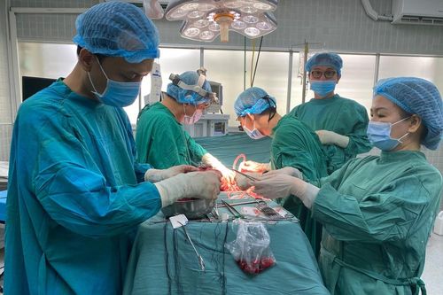Lần đầu tiên thực hiện thành công đại phẫu '3 trong 1' cứu sống bệnh nhân ung thư