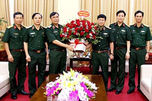 Thăng quân hàm Thiếu tướng, bổ nhiệm Đại tá Hoàng Văn Hữu làm Phó Tư lệnh Quân khu 1