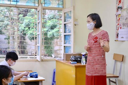 Lớp học không điều hòa, phụ huynh lo con 'nóng phát ốm'