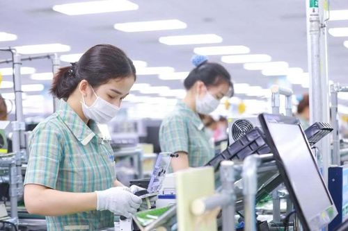 Giữa nỗi lo triệu người mất việc, doanh nghiệp tuyển cả vạn lao động