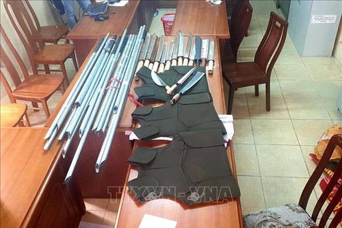Phát hiện súng, nhiều loại hung khí tại Tiệm cầm đồ 399