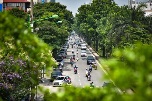 Người dân Thủ đô chật vật dưới cái nóng gần 40 độ