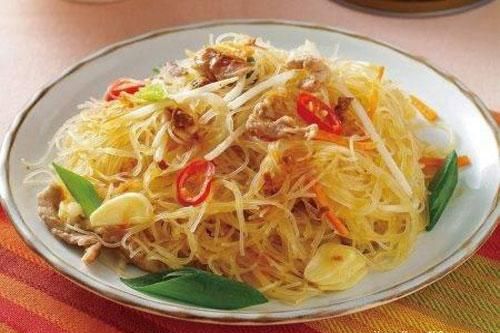 Hai công thức nấu mì gạo xào siêu ngon tha hồ cho chị em trổ tài buổi sáng
