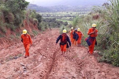 'Cõng điện' lên làng căn cứ cách mạng Pờ Yầu