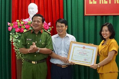 Báo Khánh Hòa nhận bằng khen có thành tích xuất sắc trong phong trào toàn dân bảo vệ an ninh Tổ quốc
