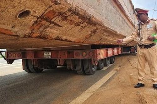 'Quái thú' gây ùn tắc đèo Bảo Lộc bị phạt 92 triệu đồng