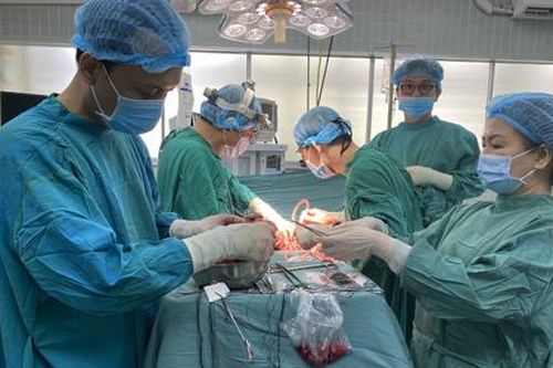 Kết hợp đại phẫu '3 trong 1' cứu bệnh nhân ung thư