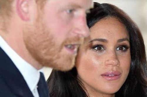 'Món quà' của Meghan Markle và Hoàng tử Harry như 'quả bom' hẹn giờ uy hiếp danh dự hoàng gia Anh