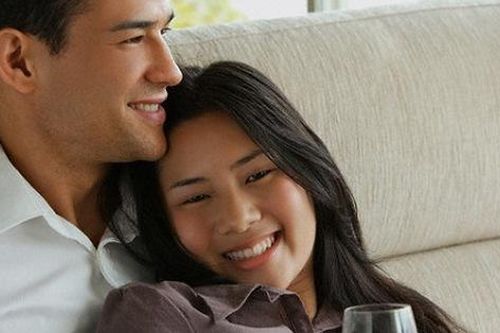Gặp lại người yêu cũ, anh bỗng dưng rút ví đưa tôi 3 triệu, tôi đang ngơ ngác thì anh bảo: 'Kìa, tay đâu?'