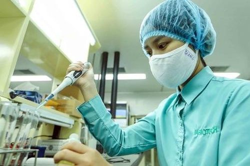 Phó Thủ tướng: Khẩn trương nghiên cứu, sản xuất vắc xin phòng bệnh COVID-19