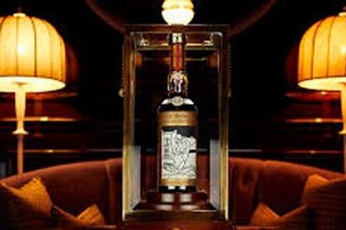 Chai rượu whisky cực đắt