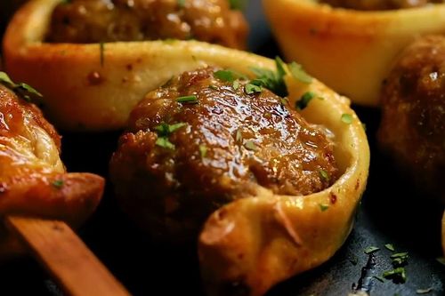 Đổi vị với thịt viên cuộn pizza nướng bơ tỏi