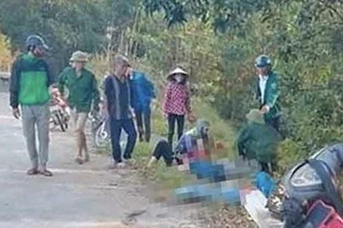 Xe máy chở 4 tông gãy cột mốc, 2 nữ sinh tử vong tại chỗ
