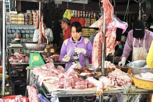 Giá thịt lợn hơi lại tăng vọt sau cam kết giảm xuống 70.000 đồng/kg