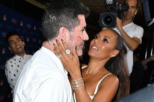 Simon Cowell vướng tin ngoại tình với Mel B