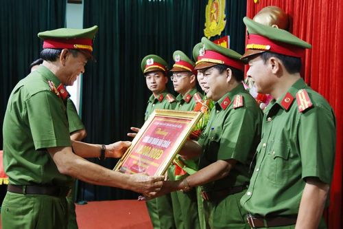 Lá cờ đầu trong xây dựng Đảng, xây dựng phong trào thi đua
