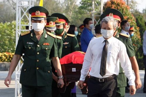 Truy điệu và an táng 15 hài cốt quân tình nguyện Việt Nam hy sinh tại Lào