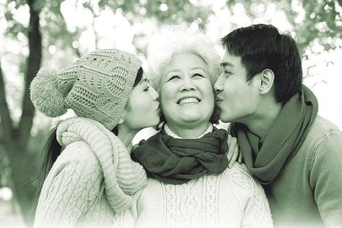 Mẹ chồng giữ tổ ấm cho con dâu