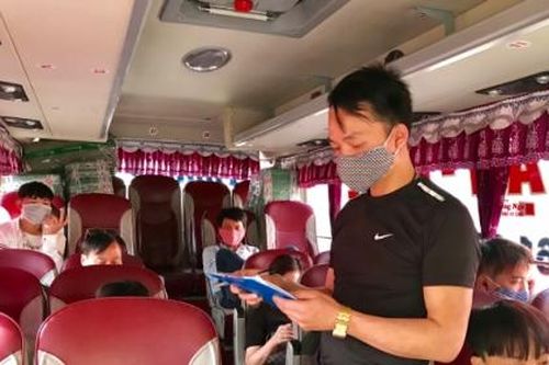 Dừng việc giãn cách trên các phương tiện vận tải hành khách