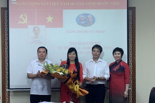 Phát huy tinh thần đoàn kết, nhất trí để xây dựng tổ chức Đảng vững mạnh