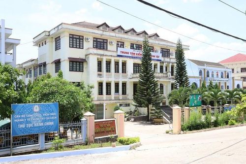 Nhiều vi phạm, vì sao Giám đốc Sở Y tế Đắk Nông chỉ rút kinh nghiệm?