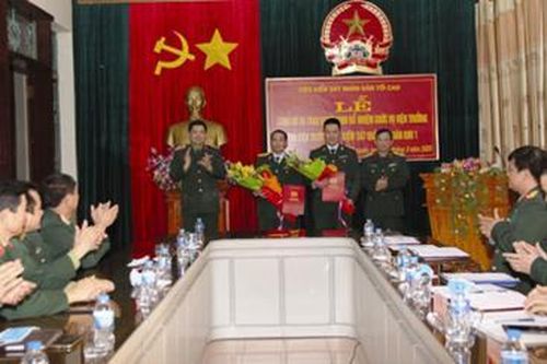 Kiểm sát viên mang màu xanh áo lính luôn nêu gương sáng