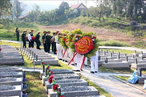 Thừa Thiên - Huế truy điệu và an táng 15 hài cốt liệt sỹ Việt Nam hy sinh tại Lào