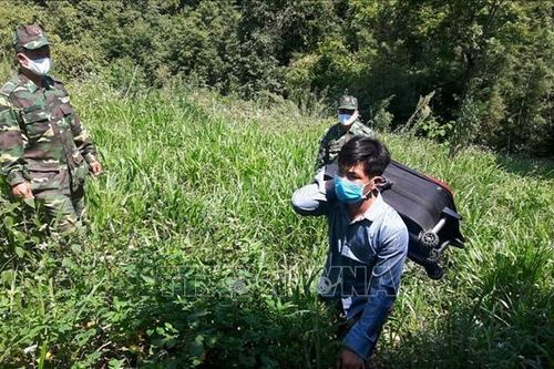 Bắt giữ đối tượng mang vũ khí tự chế, vượt biên giới trái phép