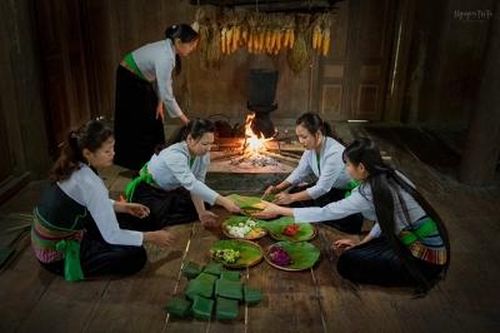 Độc đáo xôi ngũ sắc của người Mường