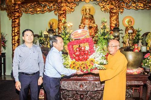 Phó Chủ tịch Thường trực UBND tỉnh Quảng Trị Hà Sỹ Đồng thăm, chúc mừng Lễ Phật đản
