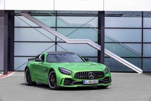Mercedes-Benz Việt Nam đồng loạt ra mắt 3 mẫu xe thể thao, bản cao nhất lên tới hơn 11 tỷ đồng