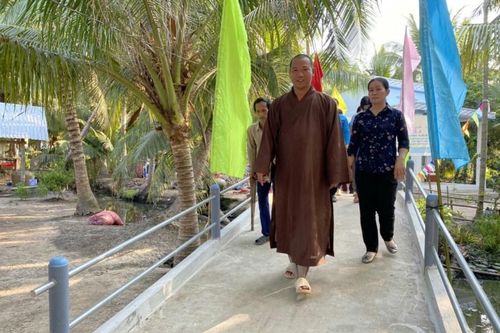 Khánh thành, khởi công 3 cầu bê-tông mừng Phật đản