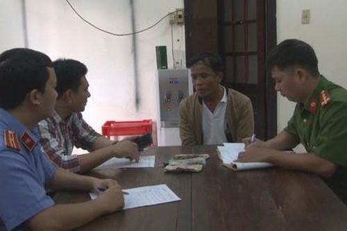 Đi mua hàng, 'tiện tay' cạy cốp xe cuỗm hơn 115 triệu đồng