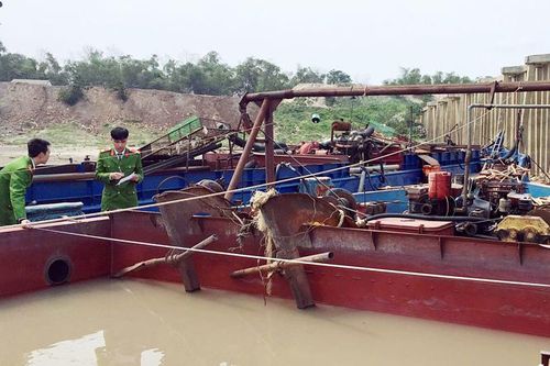 Ngăn chặn điểm 'nóng' khai thác cát, sỏi